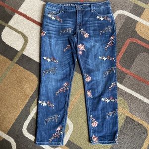 Laurie Felt size 12 Embroidered Ankle Jeans🌺